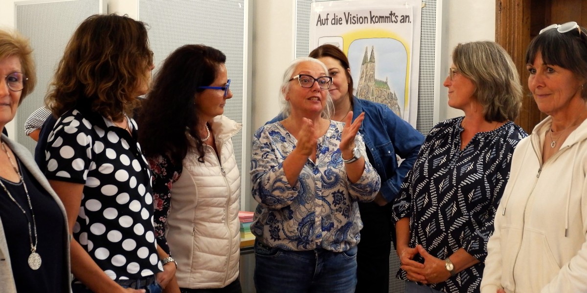 Gemeinderätinnen diskutieren im Workshop für Frauen in der Kommunalpolitik an der SDL Thierhaupten.