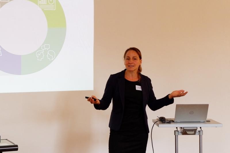 Prof. Dr. Petra Hutner im Seminar