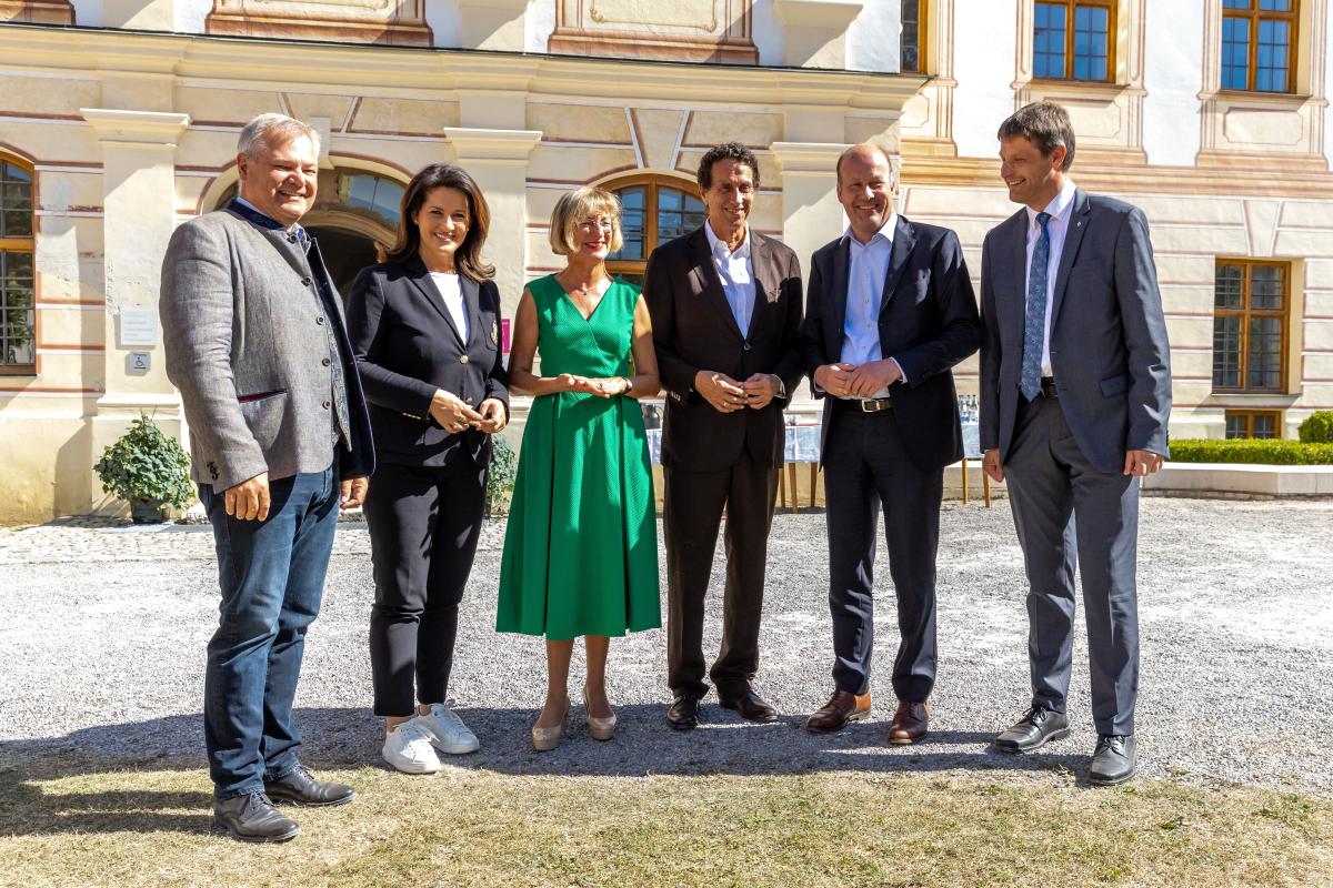 Festveranstaltung 30 Jahre SDL Thierhaupten mit Bürgermeister Toni Brugger, Staatsministerin Michaela Kaniber, Philosoph Julian Nida-Rümelin, Bezirkstagspräsident Martin Sailer und Amtsleiter Christian Kreye (v.l)
